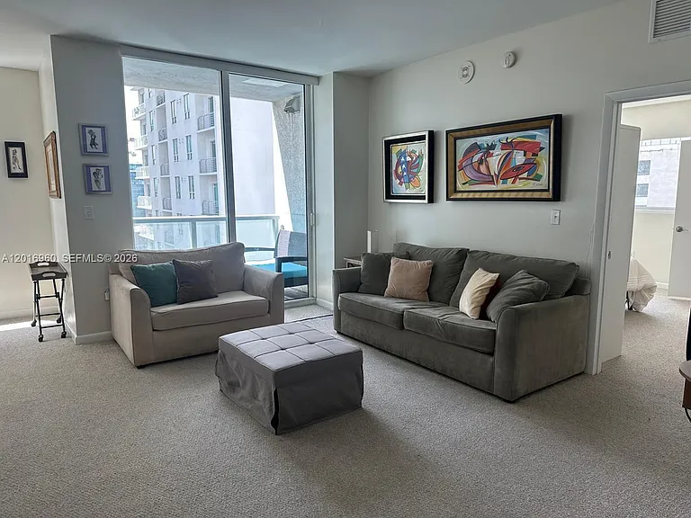 253 NE 2nd St #1402 — Photo 4