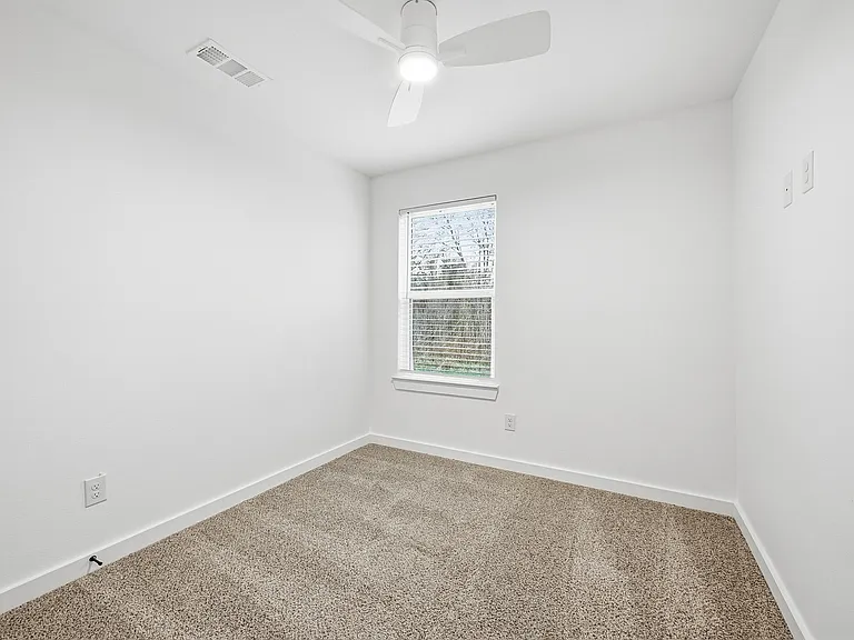 3305 Mineola St #B — Photo 5