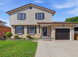 71 W Acres Cres, Kitchener, ON N2N 3G8