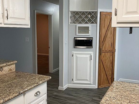 4th image of 4013 Deerwood Cir