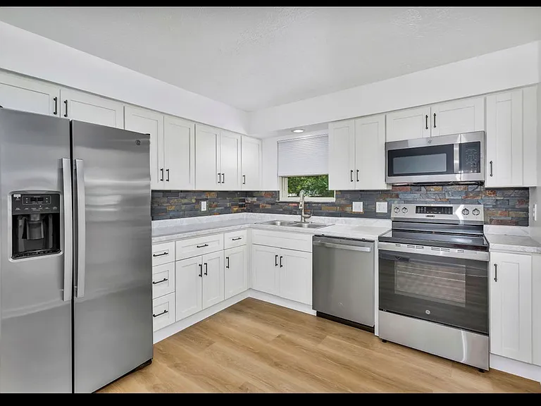 965 Rustic Ct — Photo 4