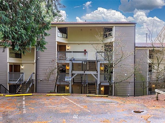 2nd image of 2 Marigold Dr Unit 22