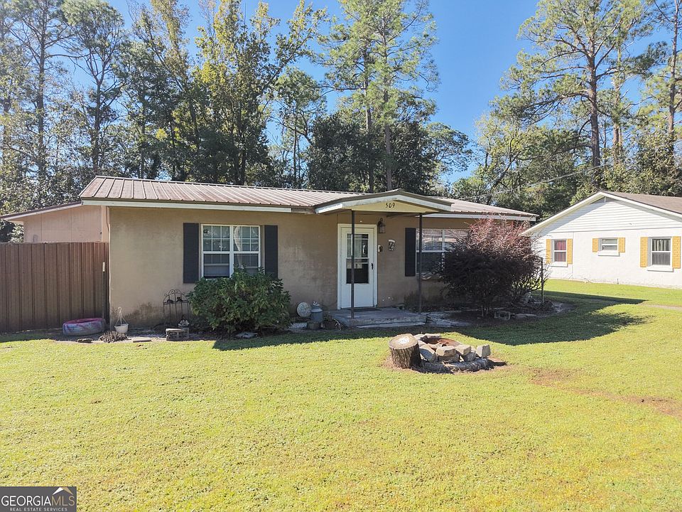1st image of 509 Community Dr