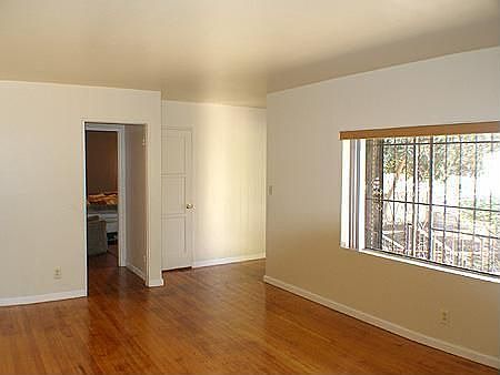 3rd image of 654 N Vendome St