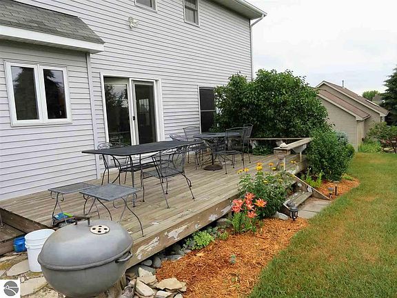 3rd image of 6147 London Dr