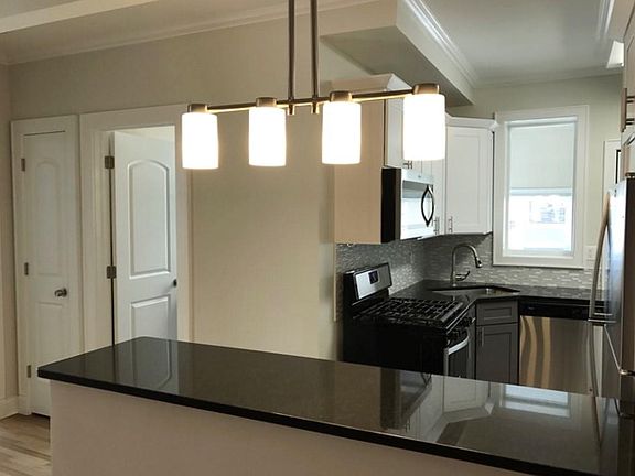 2nd image of 2105 W Eastwood Ave #2