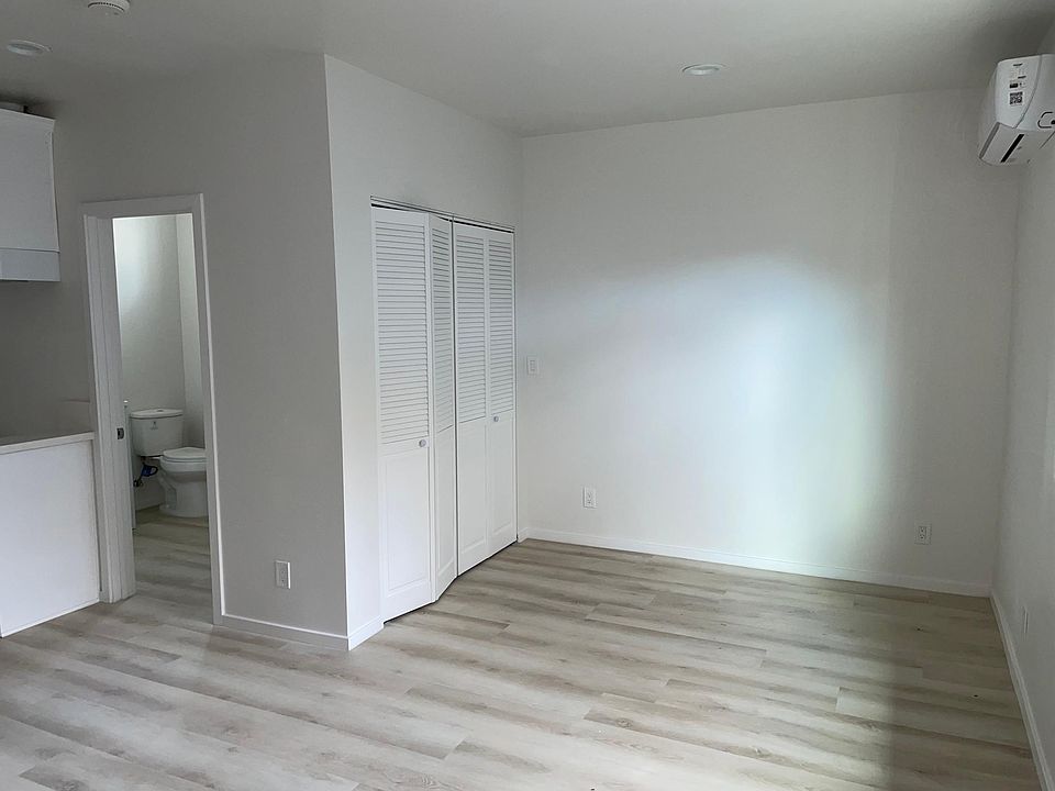 2nd image of 398 N Michigan Ave
