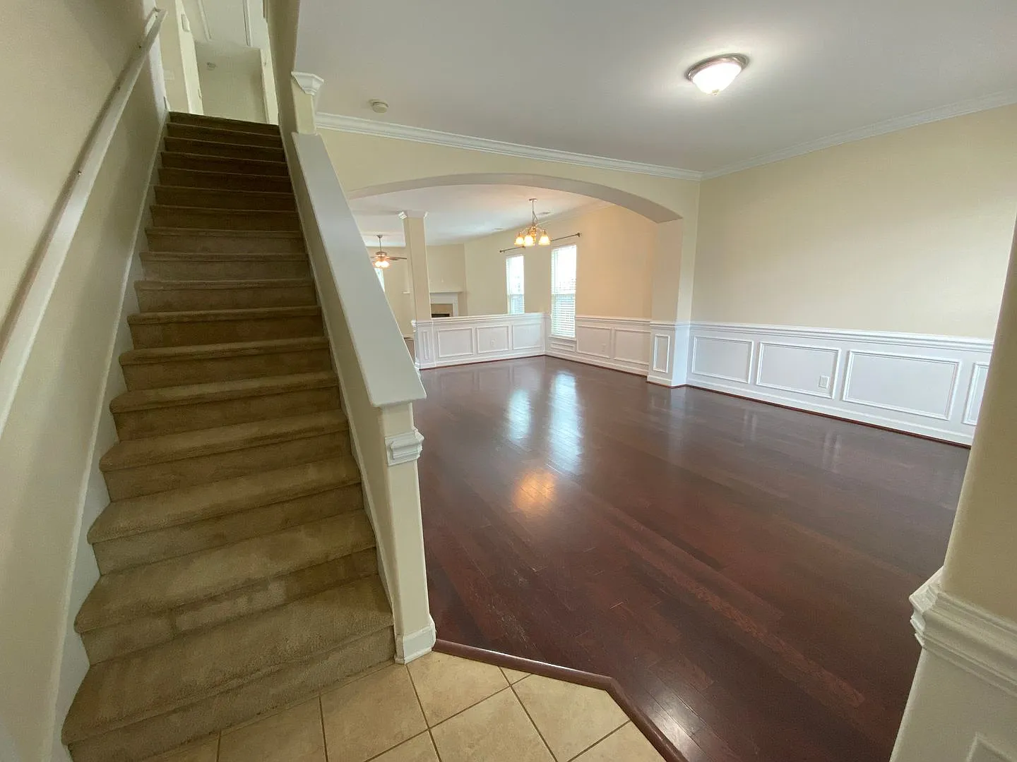 4 bedroom 2.5 bath home with a loft — Photo 2