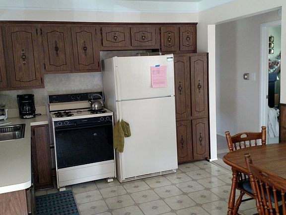 2nd image of 28513 Grant St
