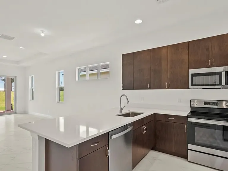 9177 SW Pepoli Way — Photo 3