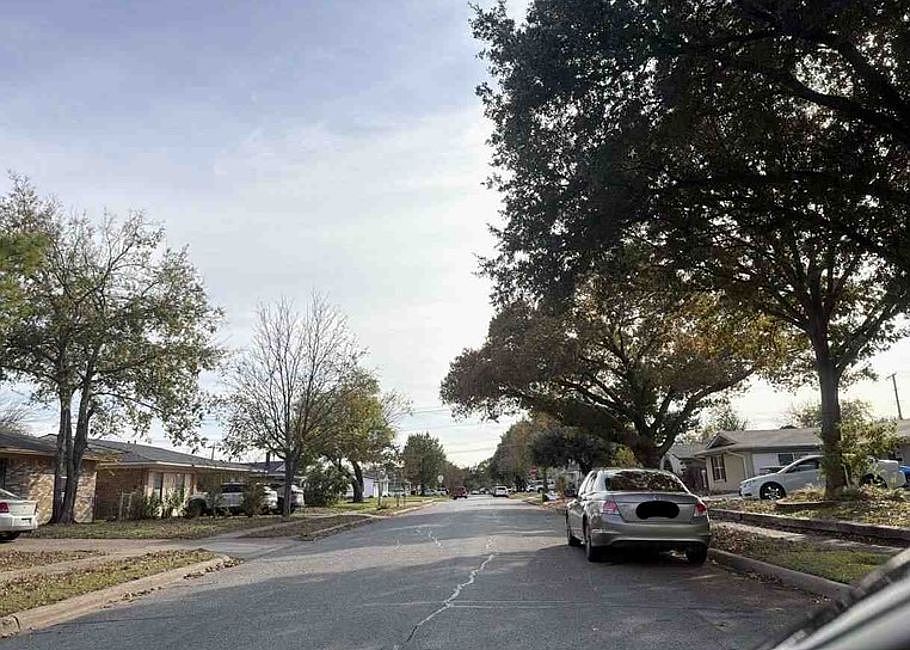 Exterior Neighborhood (street photo)
