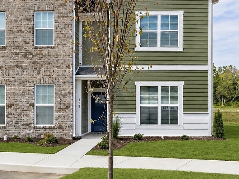 121 Floyd Jct — Photo 1
