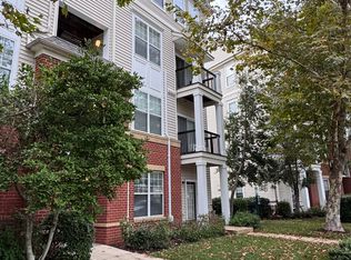 11325 Aristotle Dr APT 103, Fairfax, VA 22030