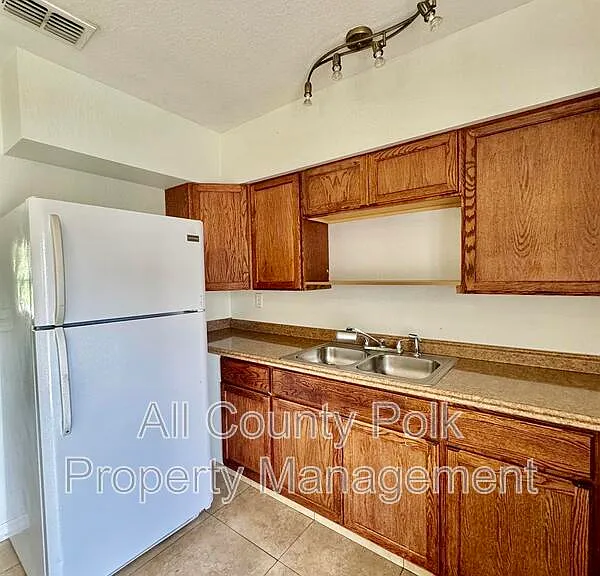 2415 S Crystal Lake Dr — Photo 7