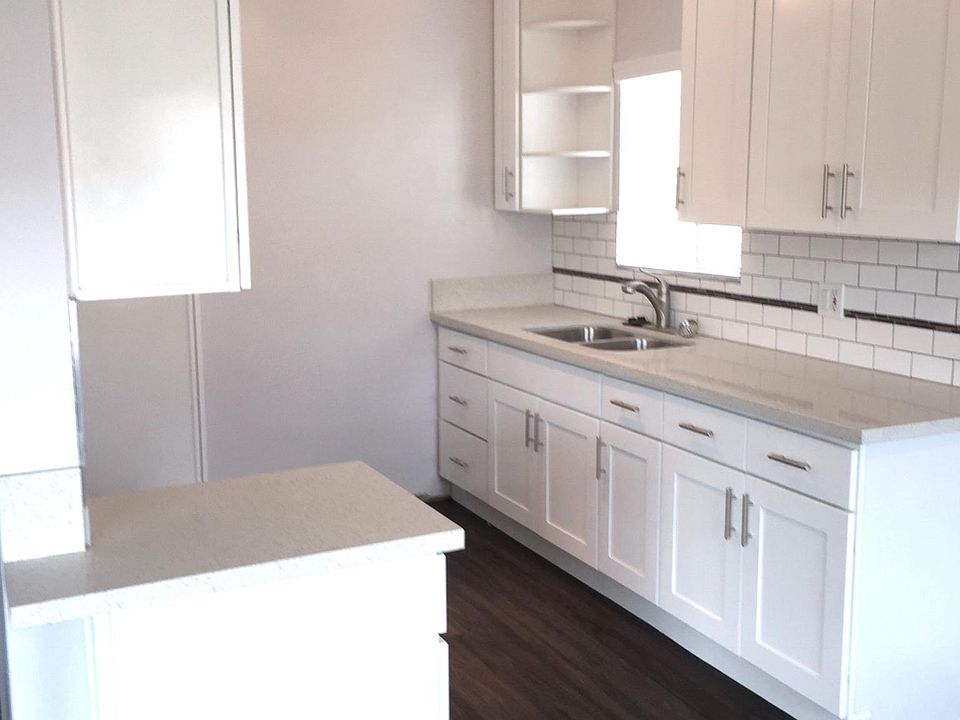 2nd image of 1014 N Oxford Ave APT 10