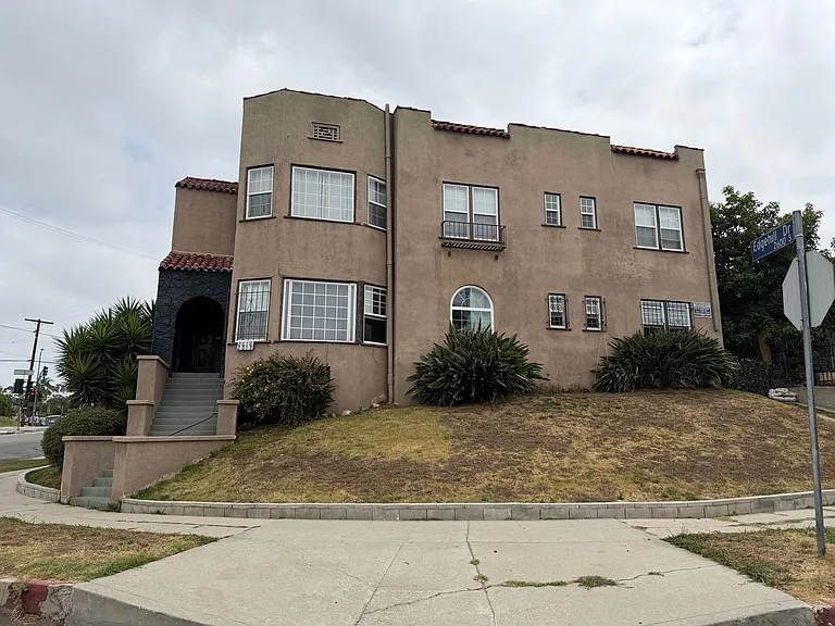 2612 Edgehill Dr — Photo 14