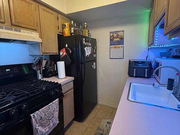 2nd image of 30 Detroit Ave Floor 1
