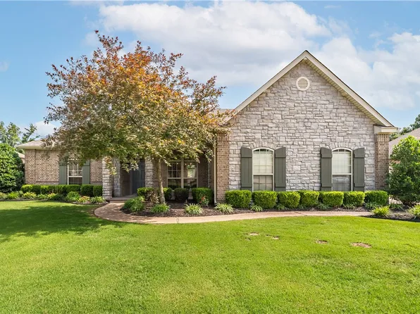 5643 E Saint Candridge Dr, Fayetteville, AR 72703