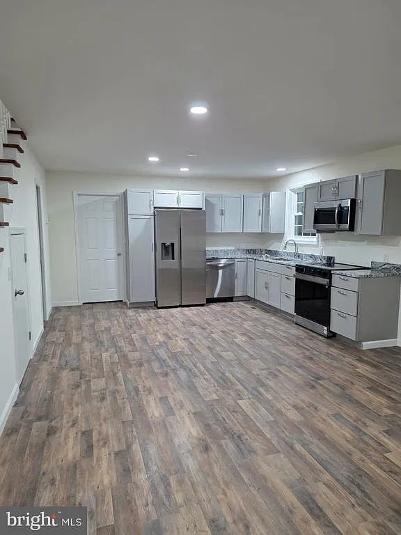 4 bed, 3.5 bath, 3168 sqft, $2,100 — Photo 4