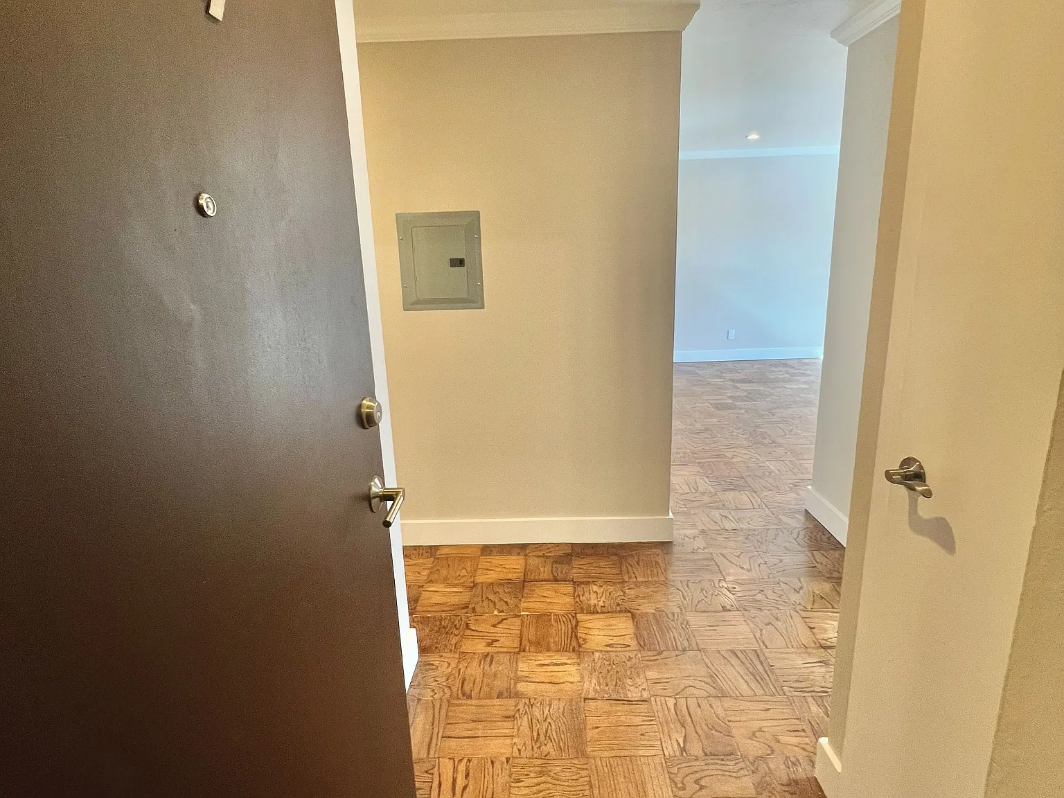 2 bed, 1000 sqft, $3,295 — Photo 2