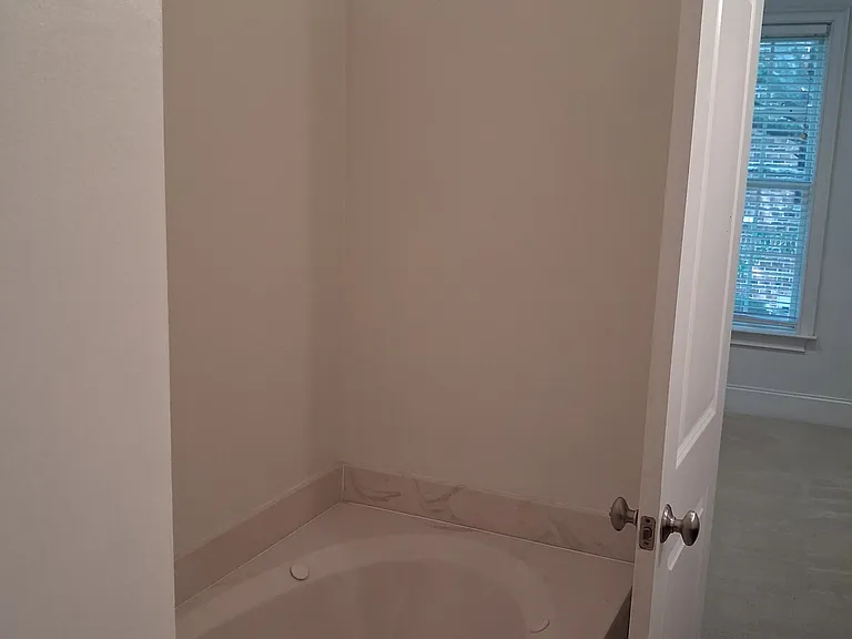 425 E McDonough St — Photo 6