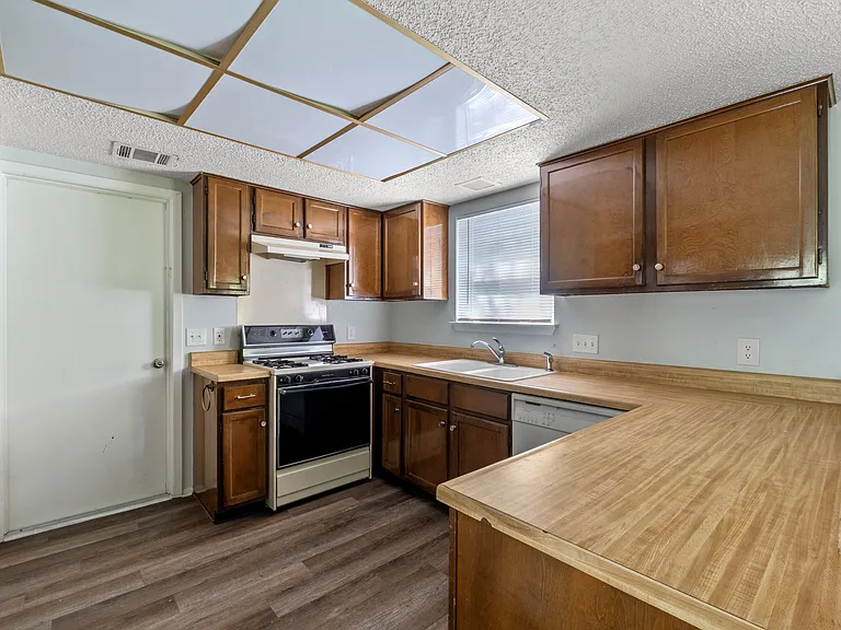 11809 Eubank Dr — Photo 10