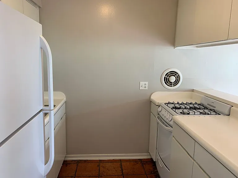 1808 W 35th St #1 — Photo 10
