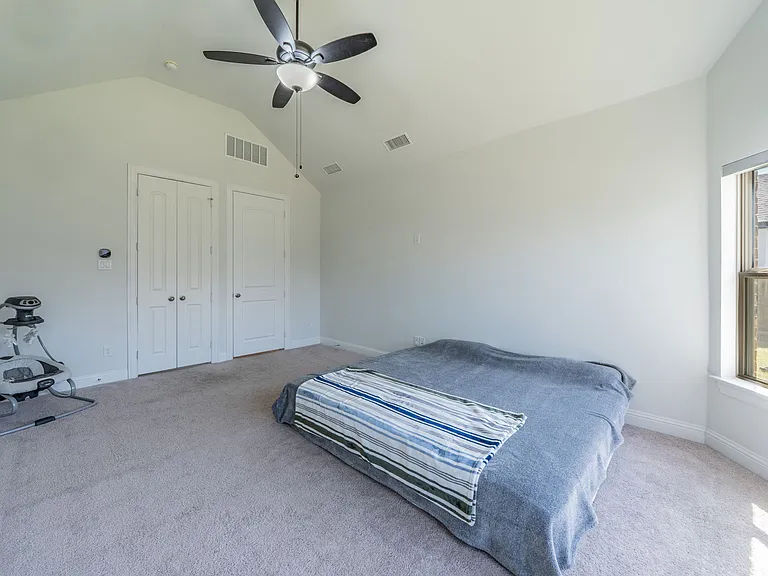 921 Bayberry Dr — Photo 7