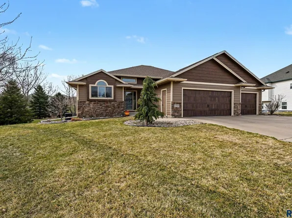 1709 W Ashton Trl, Brandon, SD 57005