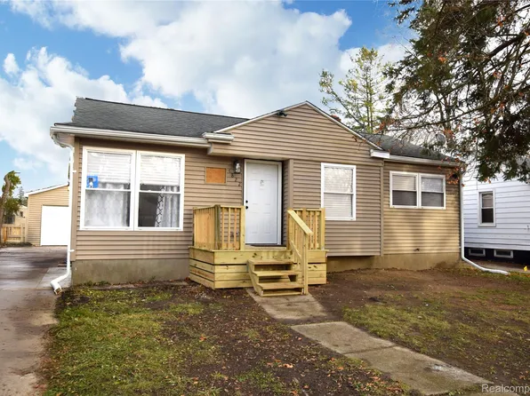 4822 Birchcrest Dr, Flint, MI 48504