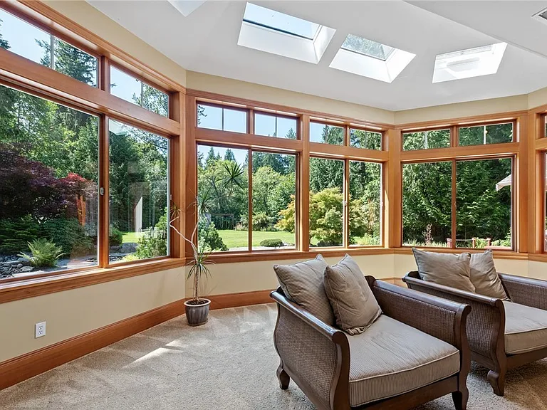 Shared area with a garden view