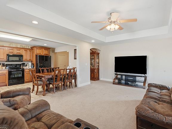 3rd image of 195 Dogwood Ln