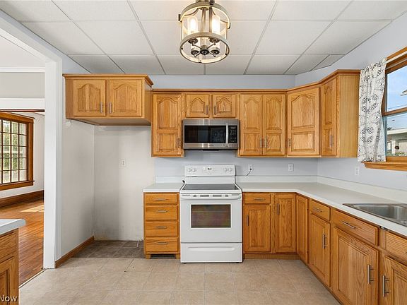 4th image of 209 W Main St