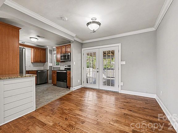 5th image of 104 W Louisiana Ave
