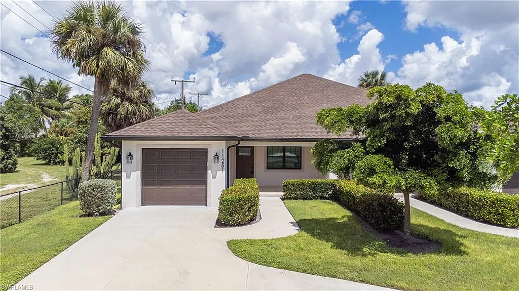 3 bed, 2.0 bath, 2426 sqft, $2,600 — Photo 1