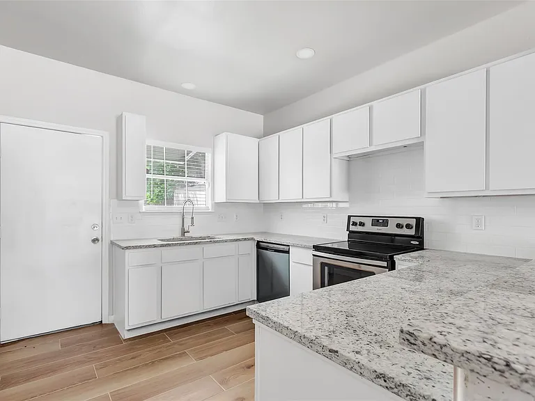 10445 Wicklowe St #1 — Photo 33