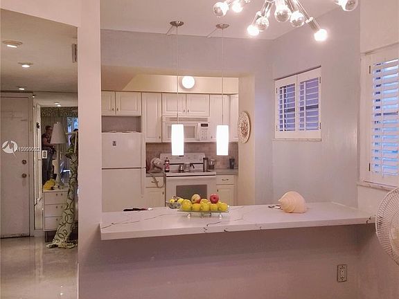 4th image of 1750 NE 191st St APT 123F-4