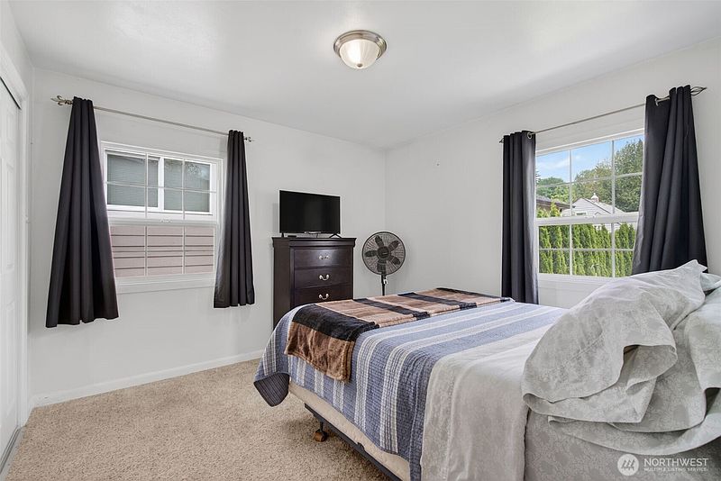 4th image of 102 Nelson Avenue
