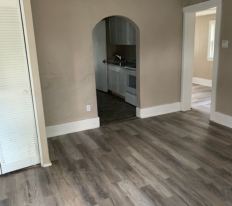 1st image of 754 S 2nd St