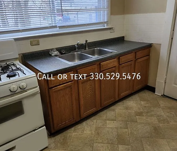 569 E Exchange St — Photo 2