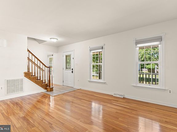 4th image of 3015 Constitution Dr