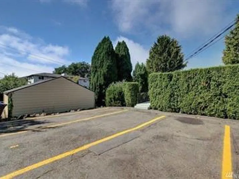 5956 Fauntleroy Way SW — Photo 17