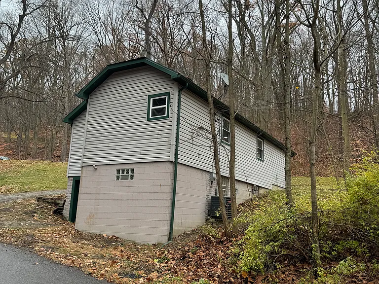 1625 Edgewood Rd — Photo 2