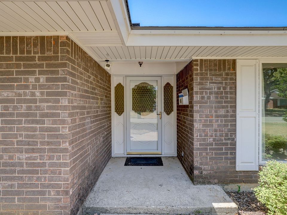 1st image of 3917 Golden Oaks Dr