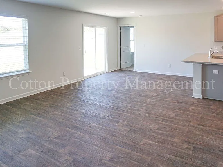 602 Draymore Dr NE — Photo 11