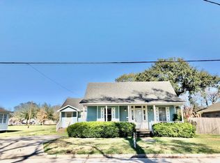 212 N 10th St, Nederland, TX 77627