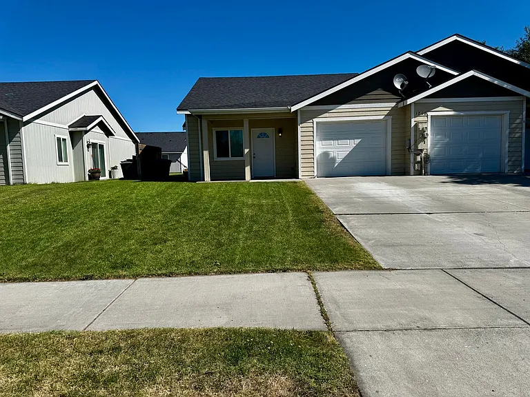 1208 W Malaga Ave — Photo 2