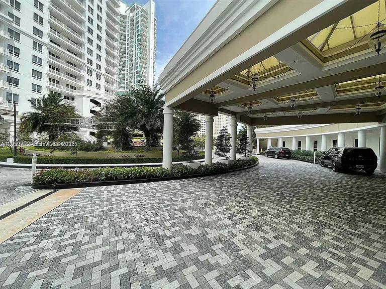 701 Brickell Key Blvd #1611 — Photo 25