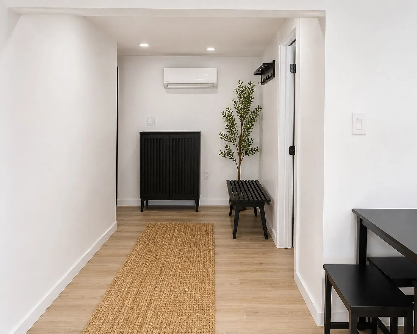 2 bed, 700 sqft, $2,200 — Photo 4