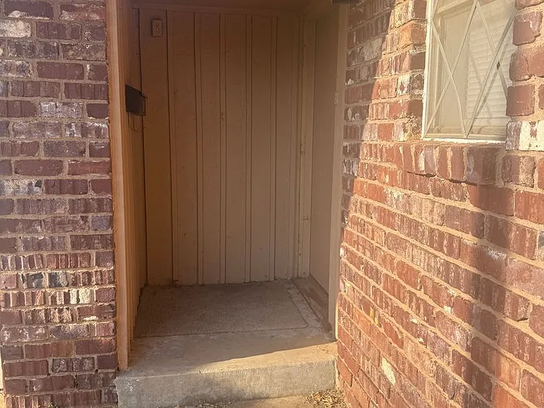 315 Willow Pl — Photo 2